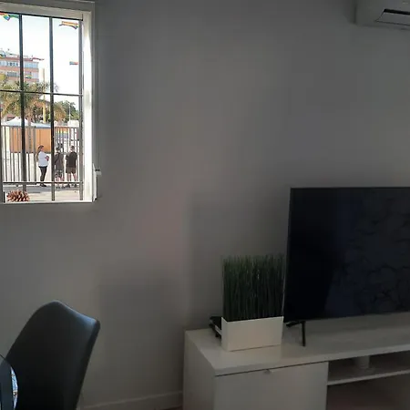 Feel At At Tamara - Two Steps To The Pool Apartment